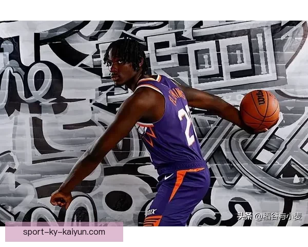 雷诺自信称自己本届最佳新秀内线去年来唯一场均二十加十的大学球员